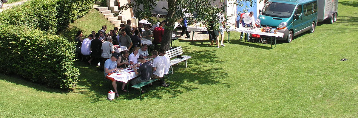 Grillplatz unter dem Apfelbaum