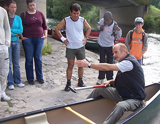 Einweisung zum Kanufahren